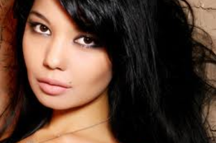 32 éves SHAHZODA üzbég énekesnő