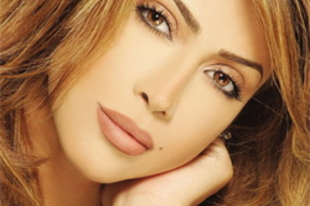 39 éves NAWAL AL ZOGHBI libanoni énekesnő