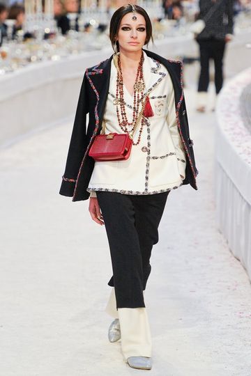 7987_pre.chanel.0.00160h1_fashionshow_article_portrait.jpg