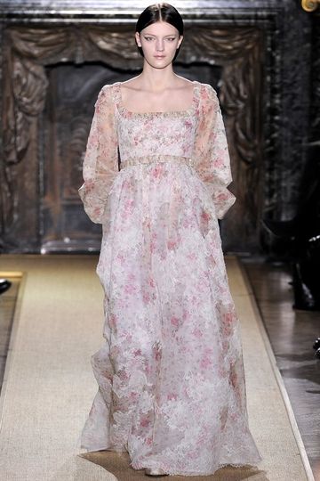 7987_fs.valentino.0.00290h1_fashionshow_article_portrait.jpg