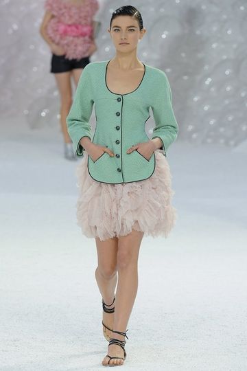 7987_fs.chanel.0.00200h_fashionshow_article_portrait.jpg