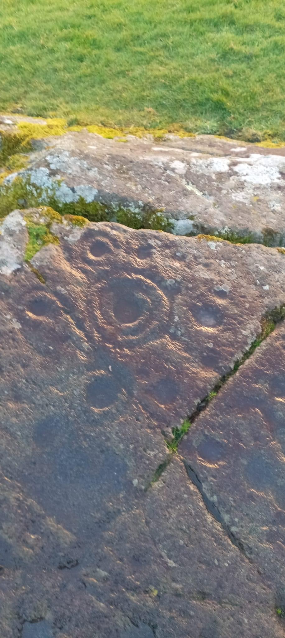 Baluachraig-i körök és gyűrűk a sziklában