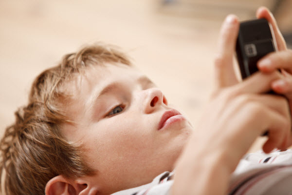 children-smartphone.jpg