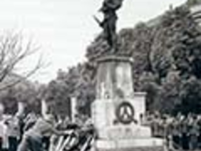 Honvéd ezrednapok Miskolcon 1922 és 1942 között