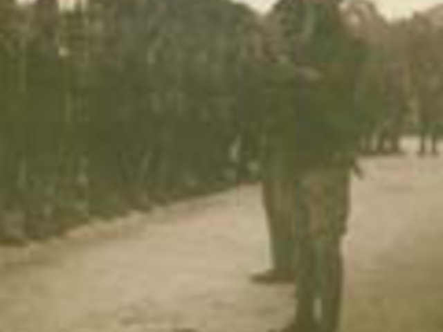 Barakképítés, srapnel-szerencsétlenség, békevágy