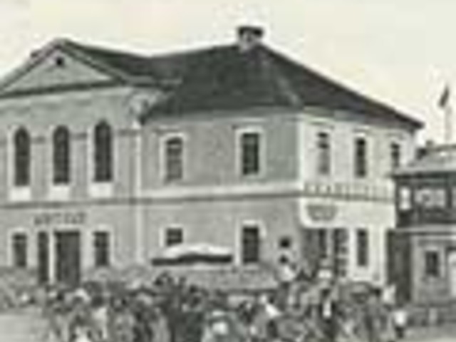 Farmbis-Club, Whisky Szanatórium, Internáltak Otthona
