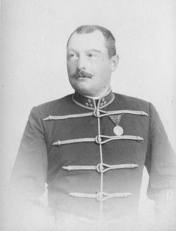 Immár honvéd századosként, ún. csontváz atillában, 1897–98.