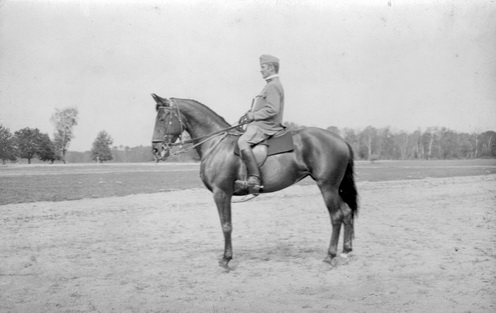 „Éva lovam, eladtam 4200 koronáért Sauber (?) német huszárfőhadnagynak”