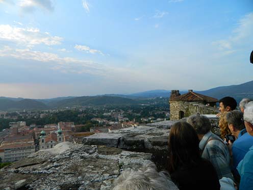Kilátás a görzi várból az olasz front hadszíntereire