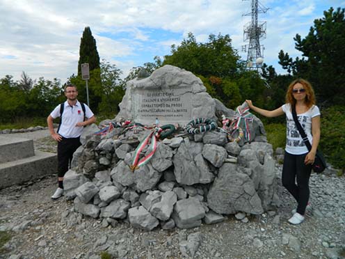 Közös olasz-magyar emlékmű a Monte San Michele csúcsán