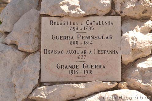 A cascaisi emlékmű tábláján szerepel a Nagy Háború is.