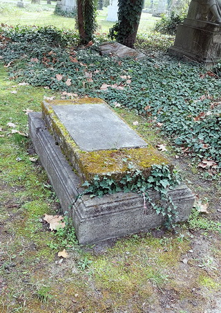 Kövess Hermann síremléke a Fiumei úti temetőben