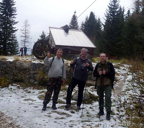 Rózsafi János, Sárközi Zoltán és Pintér Tamás 2012. november 10-én a Krn túra során. Zolinak ez már a harmadik túrája volt!