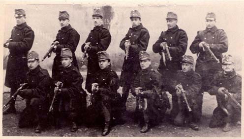 Selmeci diákok csoportképe, akik közül hat fő hősi halált halt (1914. december)
