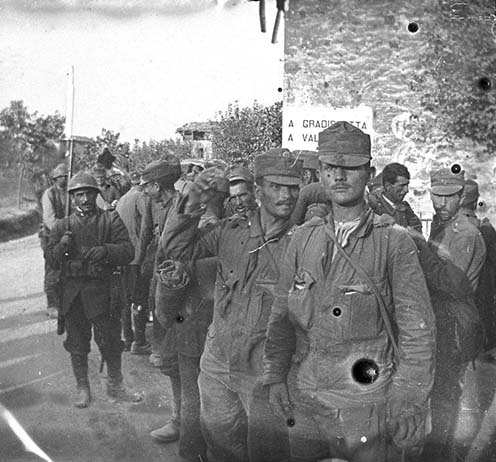 Olasz hadifogságba esett osztrák–magyar katonák Görz közelében 1916 nyarán