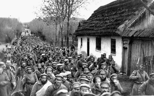 Fogságba esett orosz katonák menetoszlopa, 1916