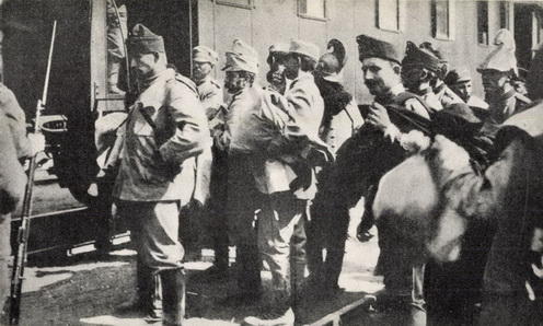 A Przemyślnél fogságba esett védők egy része útban Oroszország felé, 1915