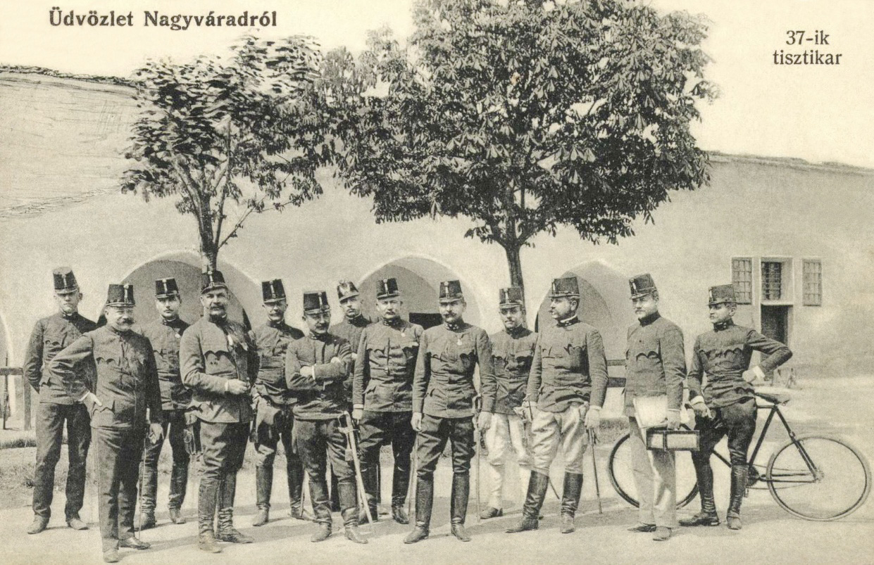 Soldati austroungarici del 37° reggimento all'interno della fortezza ai primi del 1900