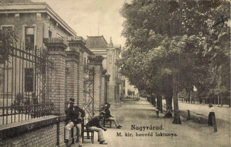 A honvéd laktanya bejárata 1905-ben