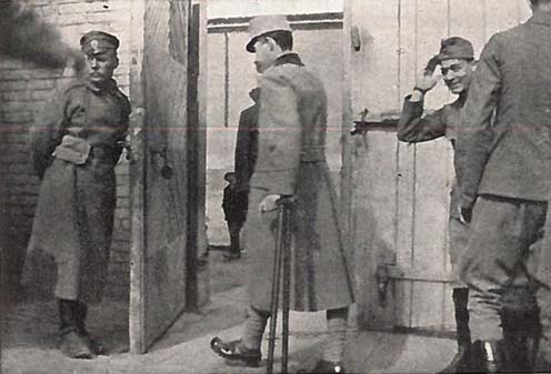 Invalidusok távozása, Asztrahán, 1917 április
