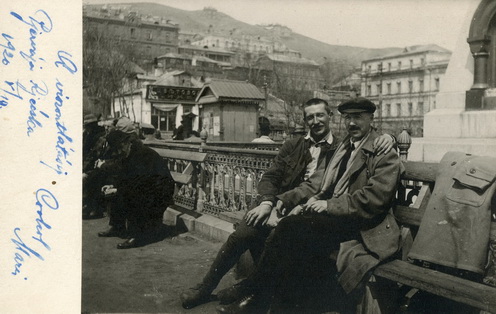 Lőw Márton Abonyi Sándor állatorvossal a sétatéren, Pervaja Rjecska 1920