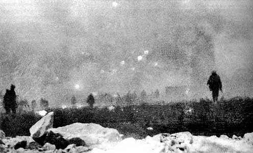 A brit 47. hadosztály katonái gázfelhőben támadnak a Loos melletti csatában