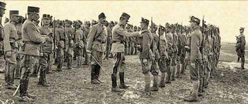 1915 szeptemberében Károly osztrák trónörökös ukrán önkénteseket szemlél