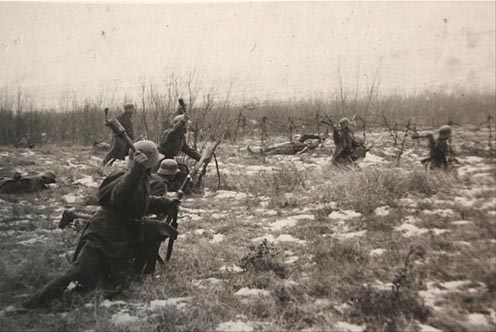 Magyar rohamszakasz kiképzés közben a Karszt-fennsíkon, 1917