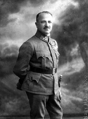 Kratochvil Károly alezredes ezredparancsnok (a képen már ezredes)