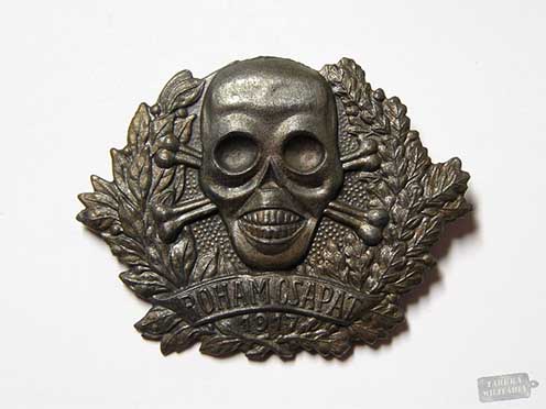 Első világháborús rohamosztagos jelvény a tipikus jelképpel: a koponyával