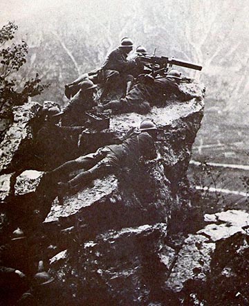 Olasz géppuskaállás a Tomba-hegyen