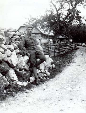 Dr. Szojka Kornél 1917. június 17-én 46-os főhadnagyként az olasz fronton