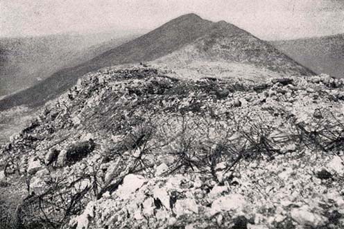 A Monte San Gabriele, háttérben a Monte Santo