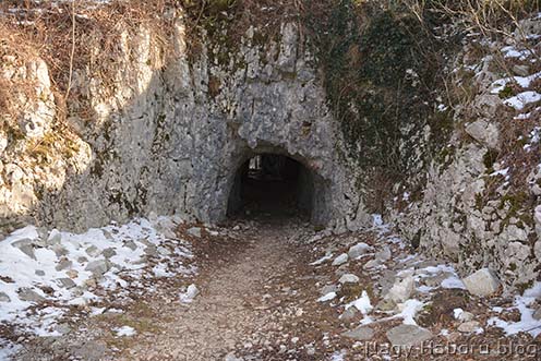 A Monte Sabotino gerincén átfúrt alagút napjainkban