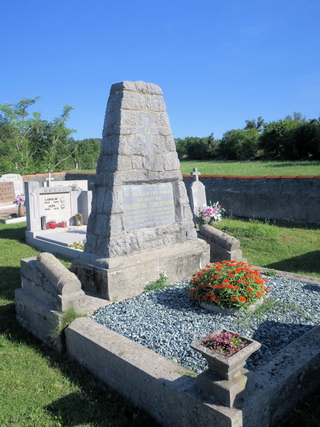 Weeber Ede ezredes, dandárparancsnok és Lehoczky József vezérkari százados, a 16. honvéd hegyi dandár vezérkari tisztje síremléke Gorjanskóban (Szlovénia) a polgári temetőben