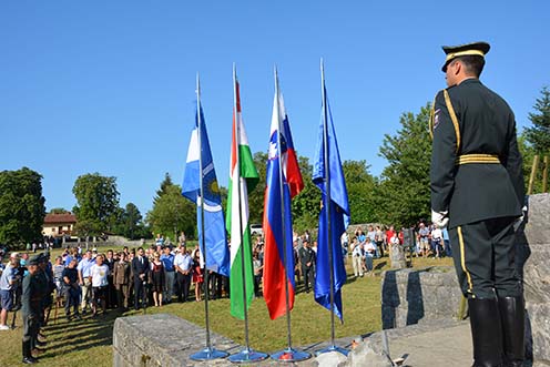 2016-ban a svetoi temetőben került sor a jelen írás szerzőjének társszervezésében zajlott Isonzó Expressz kegyeleti emlékutazás résztvevőinek a záró megemlékezésére