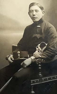 Bertalan László tartalékos hadnagy fotója, aki 1917. szeptember 4-én Selo mellett a támadás során halt hősi halált. A 21 éves néptanító halálának a körülményeivel a sorozat következő részében részletesen foglalkozom