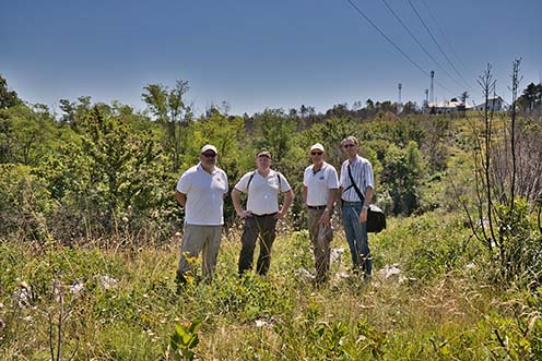 Kutatócsoportunk (balról jobbra: Stencinger Norbert, Pintér Tamás, Rózsafi János és Juhász Balázs) a Kipfel dolina előtt 2023. július 15-én
