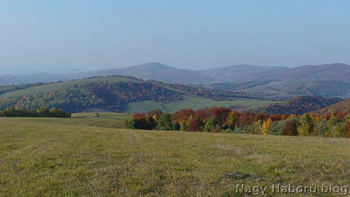 Panoráma a 450-es magaslatról észak felé, Velkő irányába