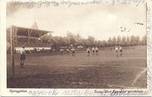 A nyíregyházi futballcsapat a bujtosi futballpályán