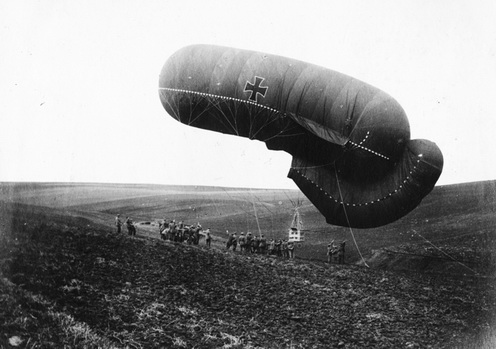 Az Osztrák–Magyar Monarchia hadseregének Drachen típusú rögzített megfigyelő léggömbje az I. világháború idején