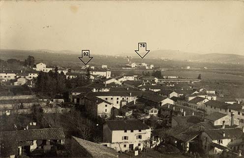Romans – panoráma, a háttérben a Monte San Michele 1916 februárjában a 76. és a 92. tábori kórház jelölésével
