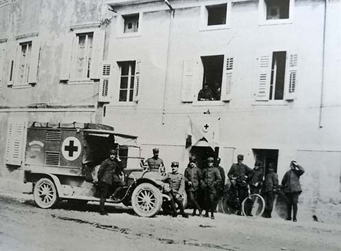 A romansi IX. Olasz Vöröskeresztes gépkocsis egység parancsnoksága 1916-ban