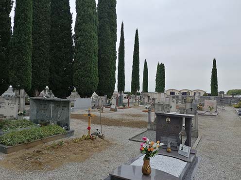 A versai temető ma