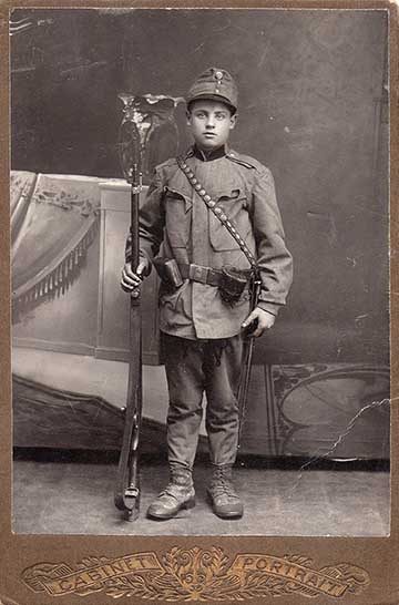 Déri István 15 éves önkéntes […] Az apuska legfiatalabb katonája