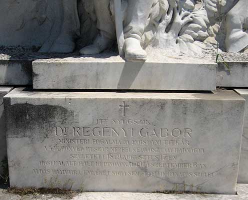 Dr. Regényi Gábor síremléke Szabadkán, a Bajai úti temetőben