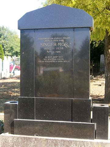 Singer Mór síremléke