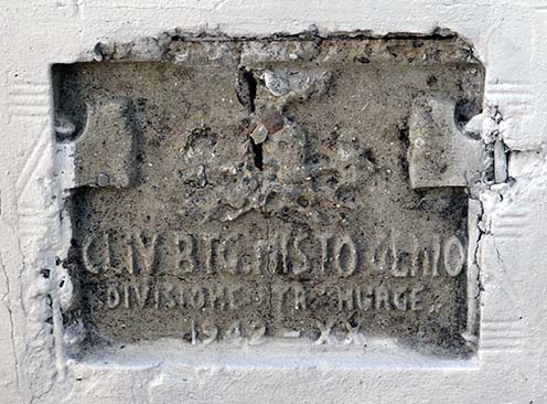 A kápolna oldalfalán az olasz építésre emlékeztető felirat