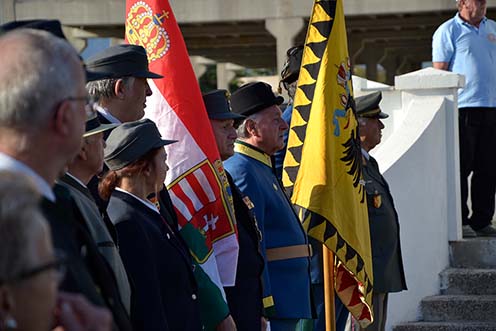 Osztrák veterán- és hagyományőrző szervezetek képviselői az ünnepségen