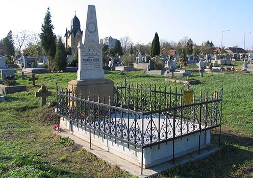 Paganini 1848-as százados síremléke napjainkban a Zentai úti temetőben